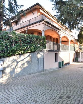 VILLA A SCHIERA A BELLINZAGO LOMBARDO