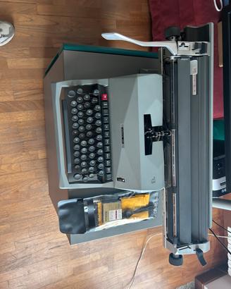 macchina da scrivere olivetti