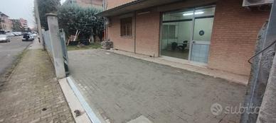 Ufficio + area pertinenza esclusiva