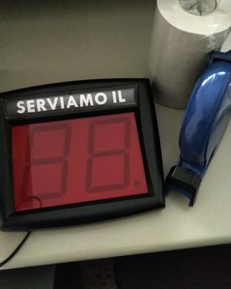 evita code con numeratore e piantana