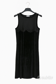 Abito nero di Pierre Cardin in velluto con dettagl