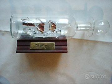 Nave vetro in bottiglia.