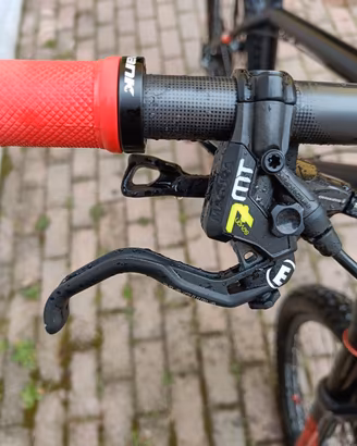 Affarə bici custom build  27.5  valore 3500 euro