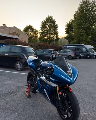 YAMAHA R1 2008