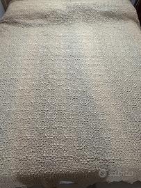 Splendida Coperta Artigianale con Motivi Floreali