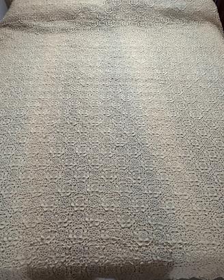 Splendida Coperta Artigianale con Motivi Floreali