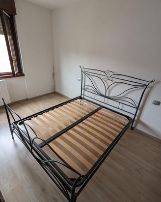 Letto matrim. in ferro battuto - ritiro a mano