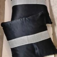Set 2 Cuscini Decorativi Neri con Fascia Strass