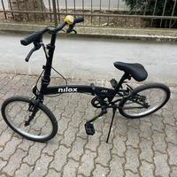 Bicicletta pieghevole Nilox X0 nera con ruote 20