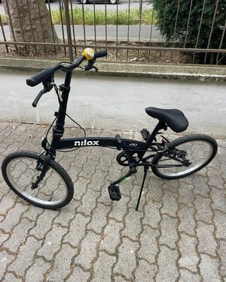Bicicletta pieghevole Nilox X0 nera con ruote 20