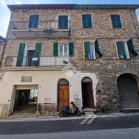 3 LOCALI A BADALUCCO