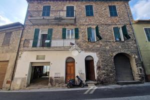 3 LOCALI A BADALUCCO
