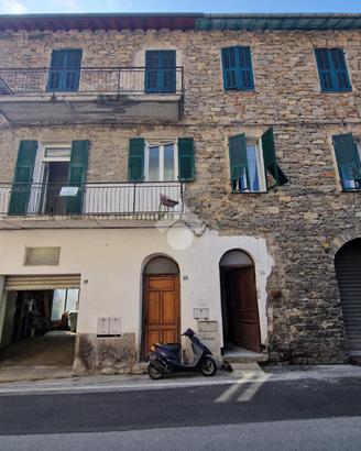 3 LOCALI A BADALUCCO