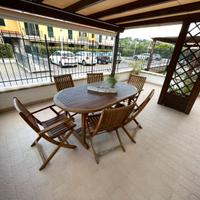 Tavolo teak + 4 sedie + 2 poltrone tutto in teak