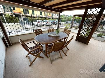 Tavolo teak + 4 sedie + 2 poltrone tutto in teak