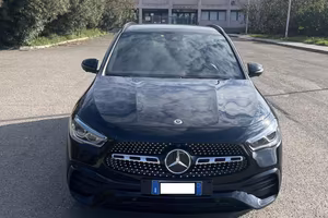 Mercedes-Benz GLA 250  AMG Line Premium