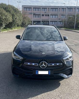 Mercedes-Benz GLA 250  AMG Line Premium