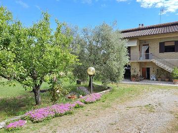 Villa di 155 m² con più di 5 locali e box auto a T