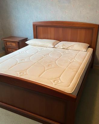 Letto matrimoniale e comodini arte povera