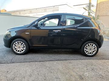 Lancia Ypsilon 1.2 69 CV Unyca