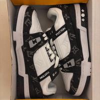 Scarpe sneakers  trainer nere mai usate.