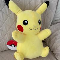 Peluche pikachu