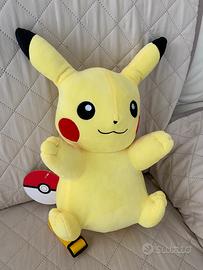 Peluche pikachu