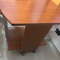 Mobiletto nuovo con ripiani