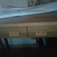 tavolo con 2 cassetti