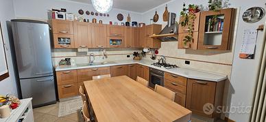 Cucina completa in legno