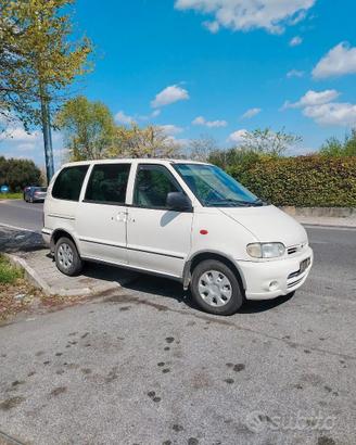 Nissan Serena 2.3d