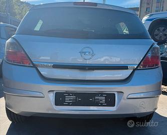 OPEL ASTRA H PER RICAMBI