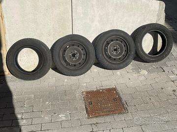 2 cerchi in ferro + 4 pneumatici 175/65 R14 82T