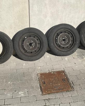 2 cerchi in ferro + 4 pneumatici 175/65 R14 82T