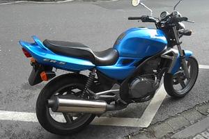 Kawasaki er 5 - 2001