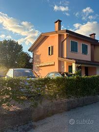 Villetta a schiera 3 camere 2 bagni carinissima