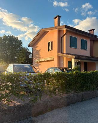 Villetta a schiera 3 camere 2 bagni carinissima