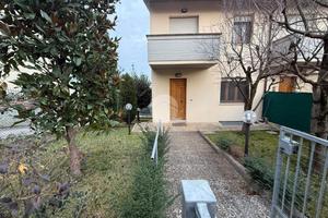 VILLA A SCHIERA A CARTOCETO