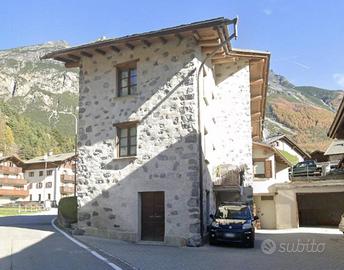 Immobile in asta di 229 m² con 5 locali e box auto