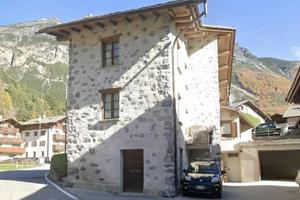 Immobile in asta di 229 m² con 5 locali e box auto