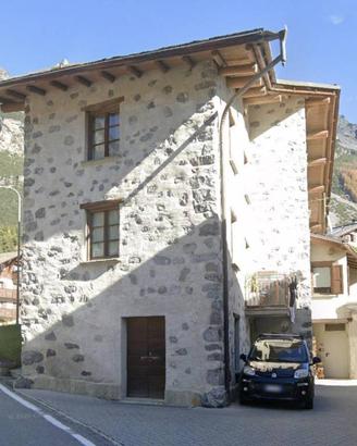Immobile in asta di 229 m² con 5 locali e box auto