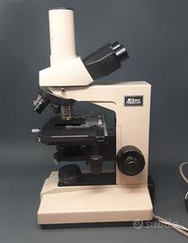 Microscopio Nikon Labophot con 4 ottiche