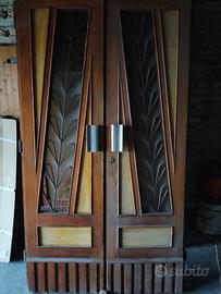 Porta in legno massiccio con vetri decorati 