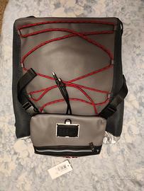 Zaino grigio e nero della guess