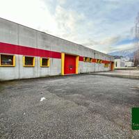 CAPANNONE CON PIAZZALE FRONTE STRADA