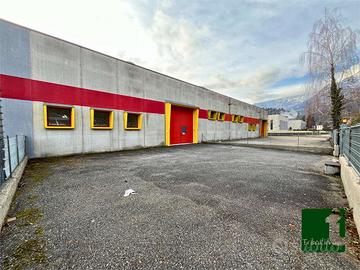 CAPANNONE CON PIAZZALE FRONTE STRADA