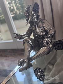Scultura Pierrot in metallo argentato H40