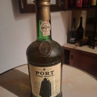 Bottiglia vintage Sandeman Port Fine White