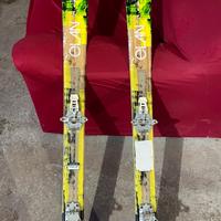 Sci d'alpinismo con attacchi dynafit + pelli