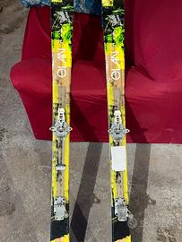 Sci d'alpinismo con attacchi dynafit + pelli